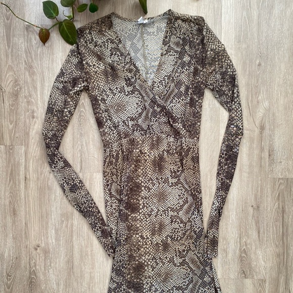 & Other Stories Snake Skin Print Mesh Faux Wrap Midi Dress V Neck Lined - Picture 2 of 5
